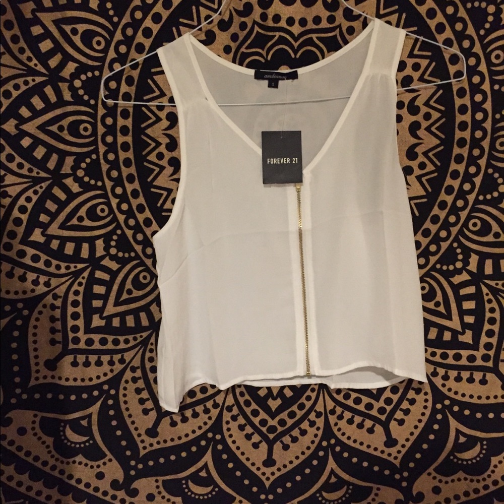 New! white top